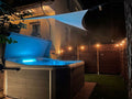 Eagle Crest Whirlpool im Garten am Abend - Artesian Elite Serie - Artesian Spas