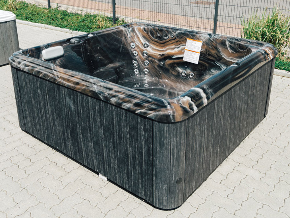 Hydrangea Whirlpool Außenansicht - Garden Spas Serie - Artesian Spas