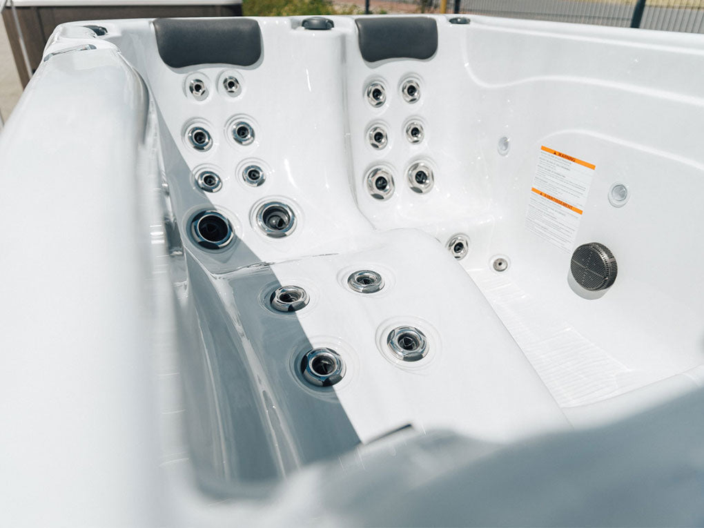 Lanai Whirlpool Edelstahldüsen - Tropic Seas Spas - Artesian Spas