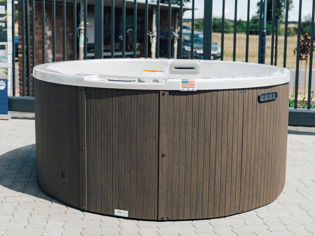 Murano Whirlpool Außenansicht - South Seas Spas - Artesian Spas