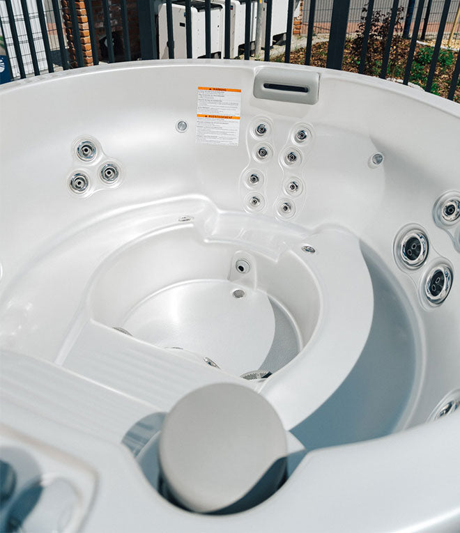 Murano Whirlpool Wanne mit Düsen - South Seas Spas - Artesian Spas