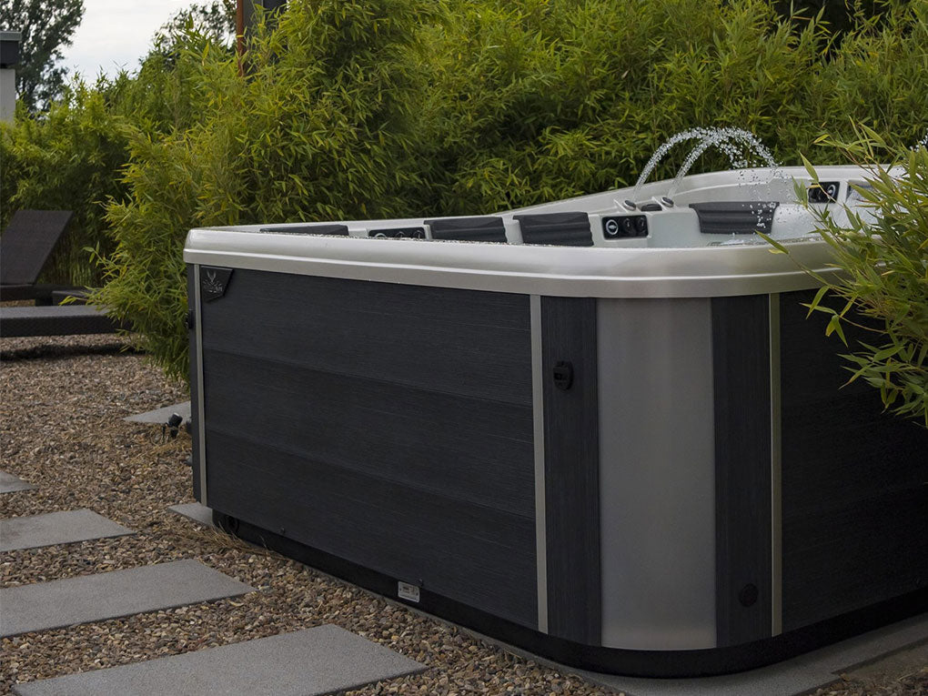 Pelican Bay Whirlpool im Garten - Artesian Elite Serie - Artesian Spas