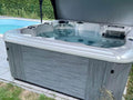 Waikiki Whirlpool mit Abdeckung - Tropic Seas Serie - Artesian Spas